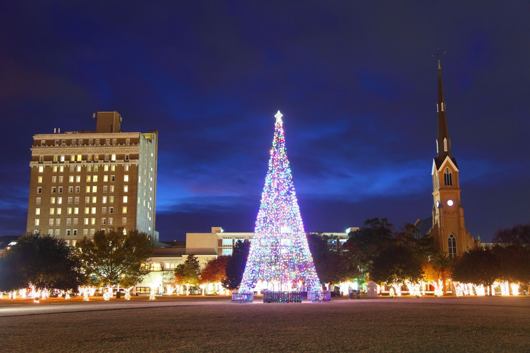 How to Enjoy the Most Festive Christmas in Charleston