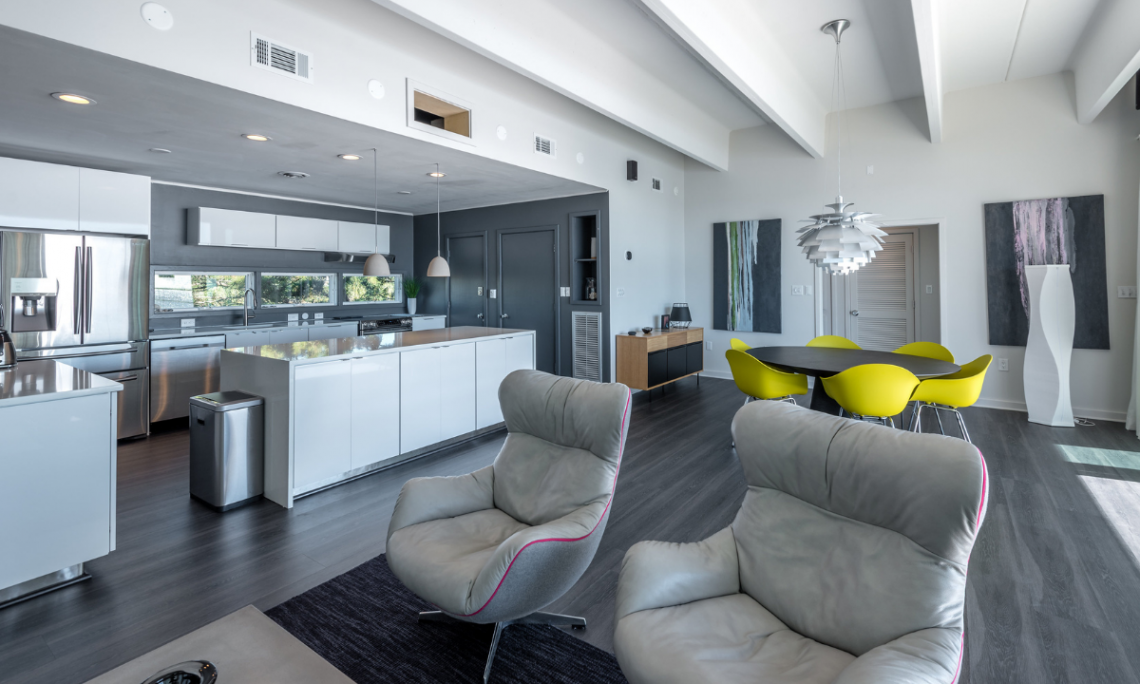How Decorating a Beach House Rental Will Help You Financially